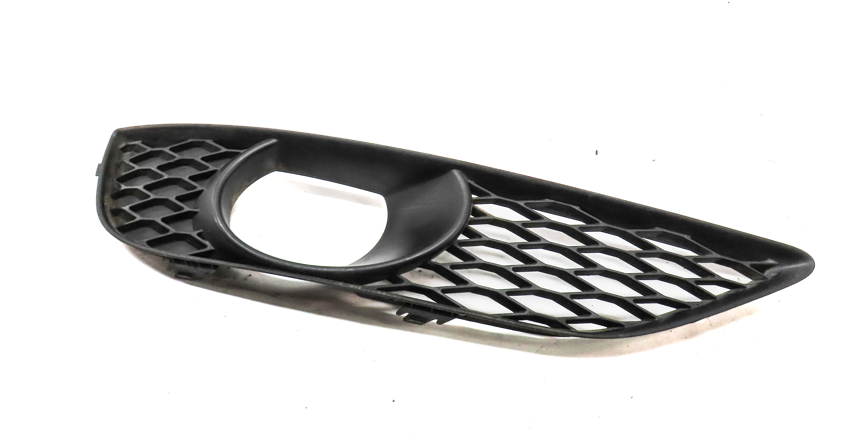 2015 AUDI Q7 (4L) FRONT RIGHT PASSENGER FOG LIGHT LAMP TRIM GRILLE — exact item pictured